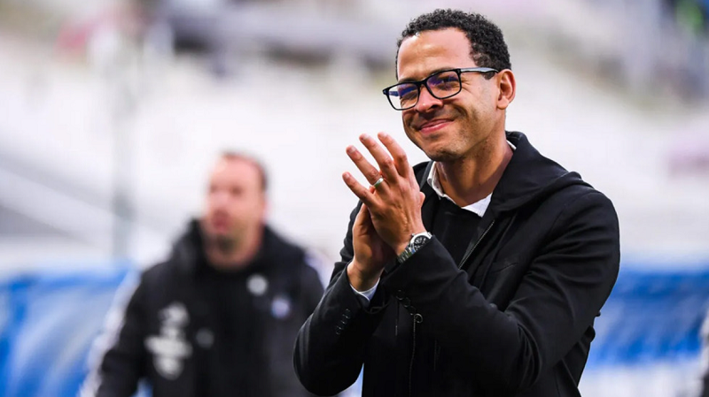 Rosenior siết kỷ luật Chelsea: Danh tiếng không còn là tấm vé đá chính