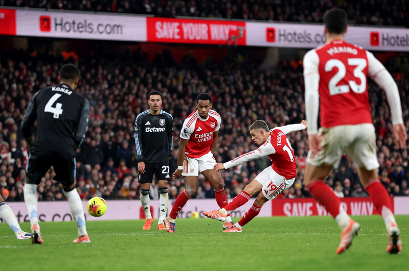 giai-ma-quyet-dinh-var-vi-sao-pha-lap-cong-cua-leandro-trossard-van-duoc-tinh